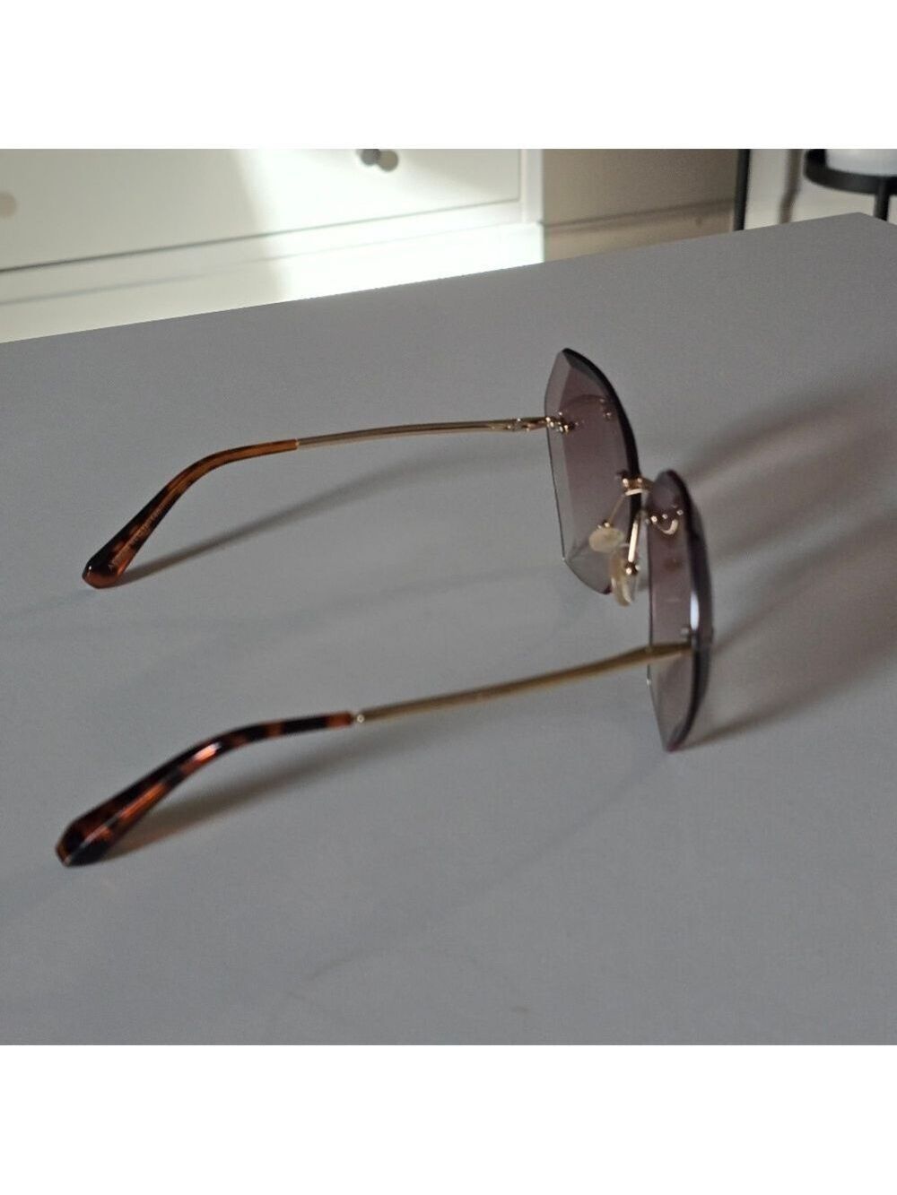 Elegant Gold Sunglasses with Brown Lenses - Picture 4 of 5